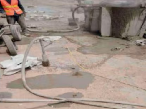 泗阳水泥混凝土路面板底注浆技术 路面脱空注浆整治方案